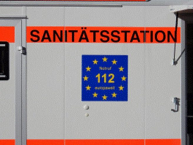 Sanitätsstation, Beschriftung und Notruf 112